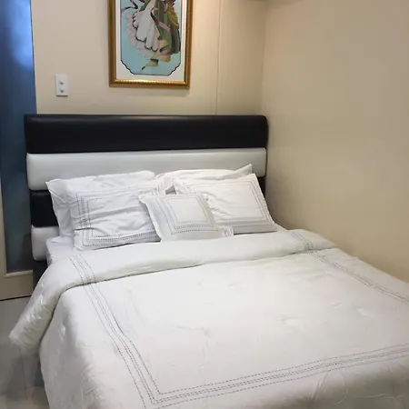 Deluxe Residence Manila Room photo